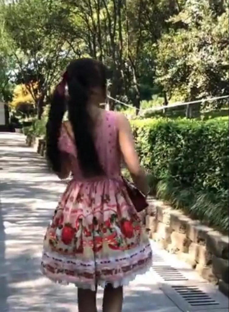 暗访网络色情直播：女主播直播中过劳猝死，职场、人妻、教师、萝莉，剧情花样翻新，老板年赚几千万